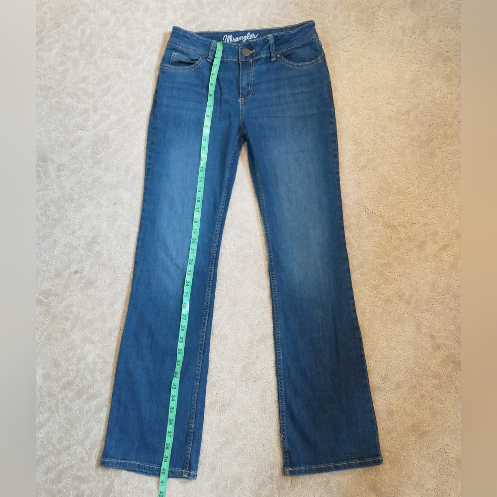 EUC Wrangler Boot Cut Mid Rise Jeans Medium Wash size 5x32